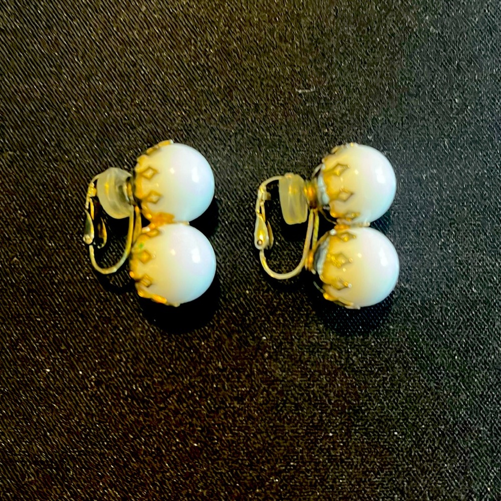 Vintage White Plastic and Silver Tone Clip On Earrings